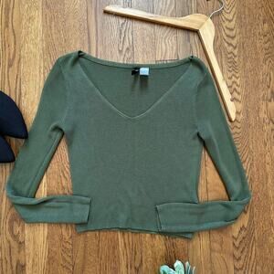 H&M Divided Green Cropped V-Neck Lightweight Knit Sweater